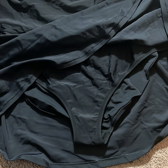 Raisins
Women's Tranquilo Solids Bravo Plus Size Swim Skirt - Picture 4 of 6